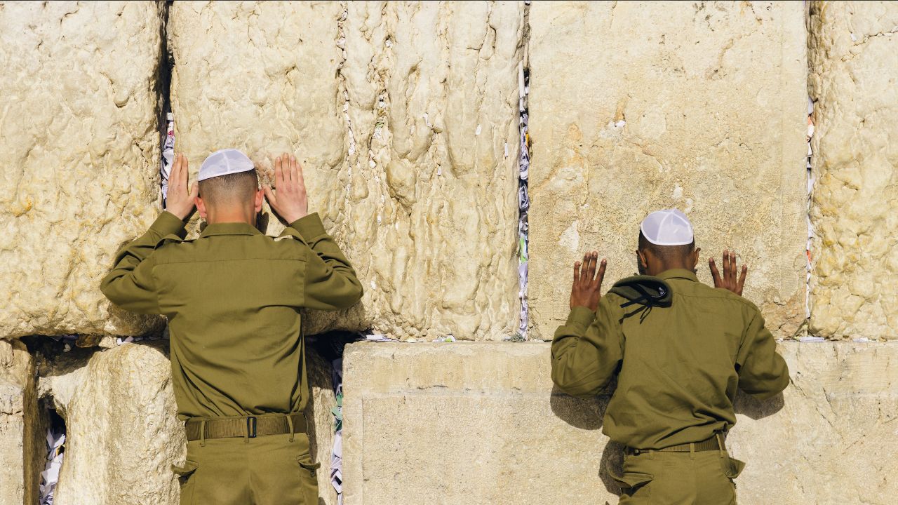 PRAY IN THE MERIT OF AN ISRAELI SOLDIER OR PRISONER