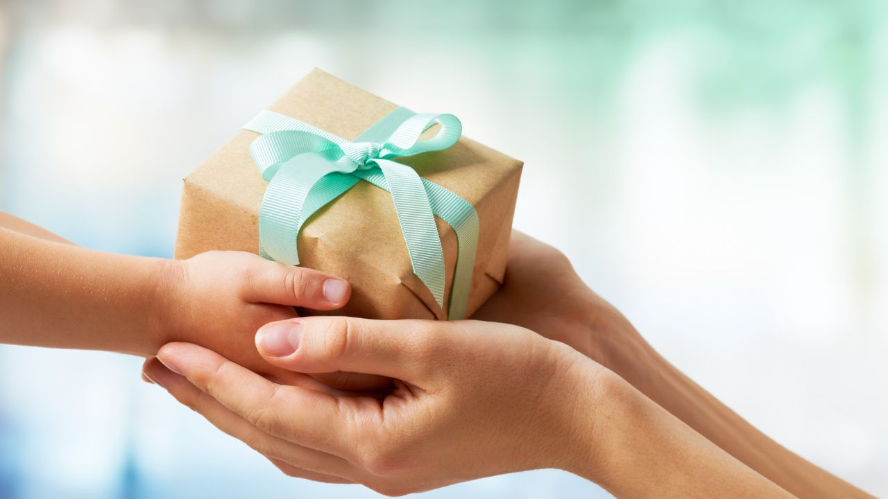 PARSHAT VA’ETCHANAN – AKS FOR A FREE GIFT